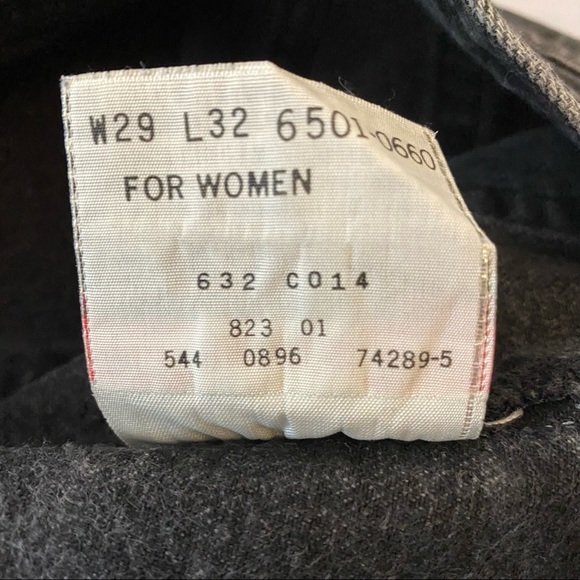 Vintage | Levi’s | Denim Shorts — Size 25/26 - Picture 8 of 12